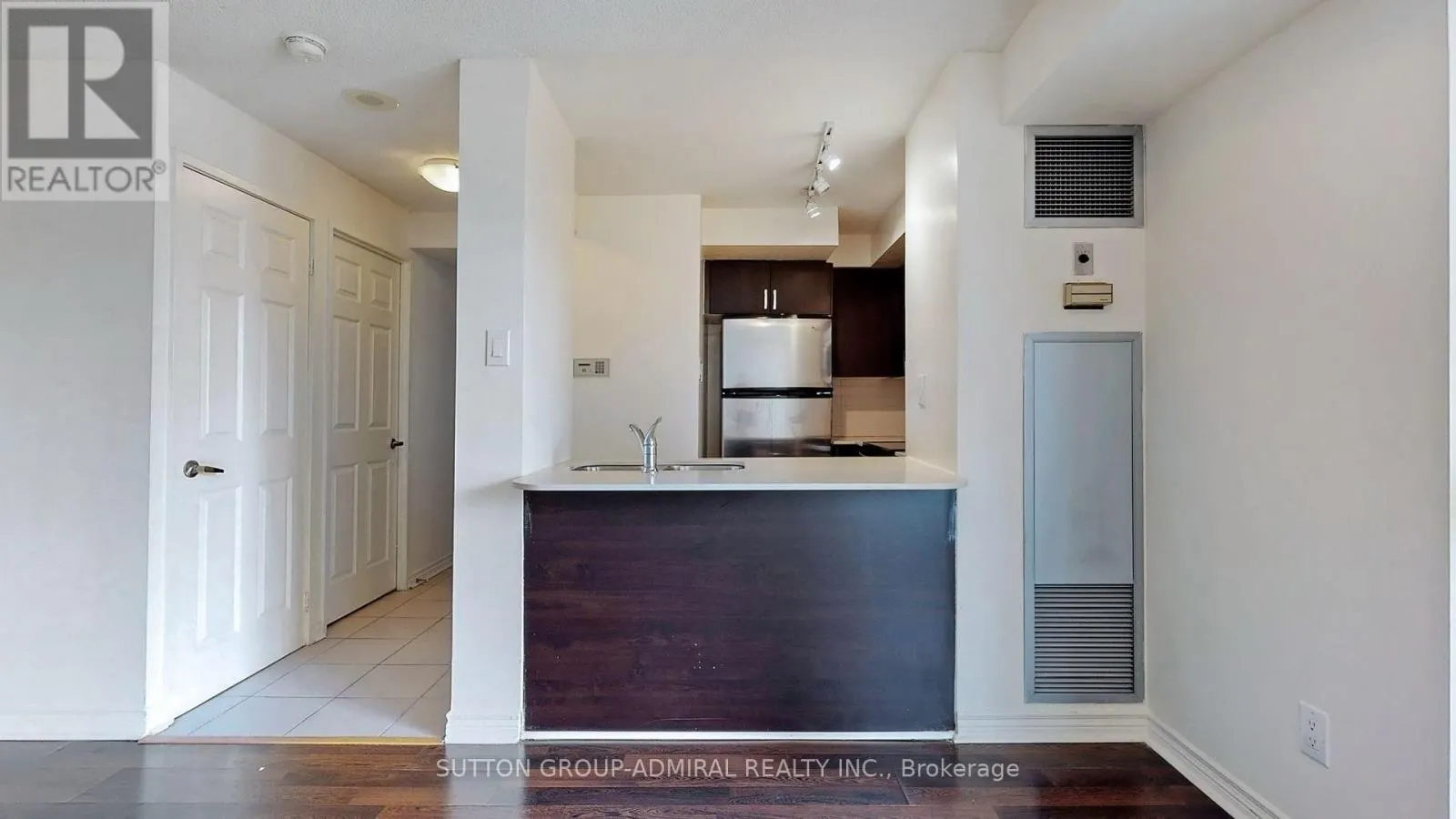 2407 - 736 BAY STREET