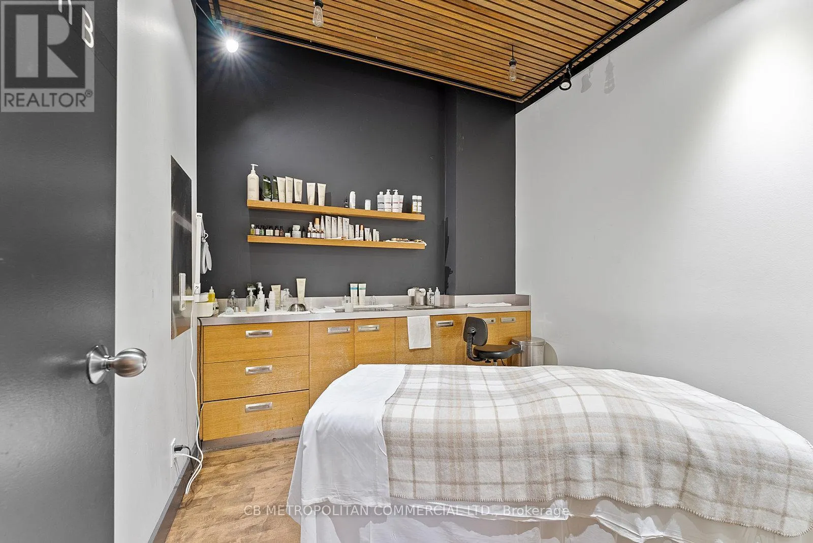 269 QUEEN STREET W