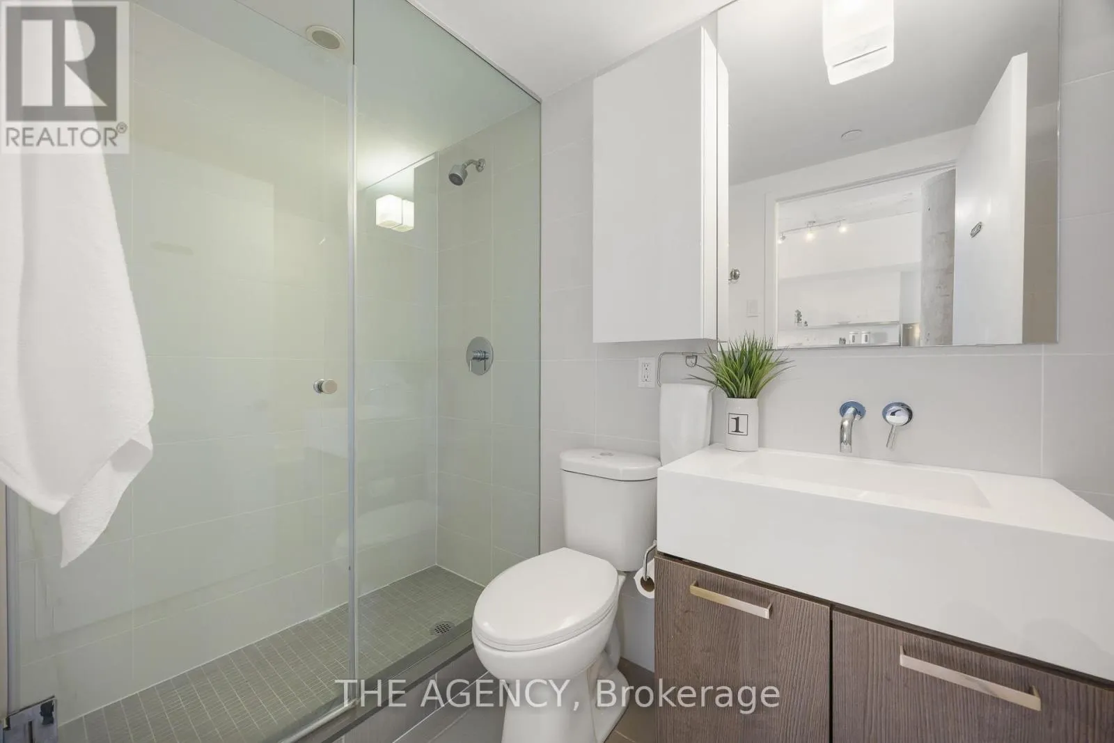1011 - 560 KING STREET W