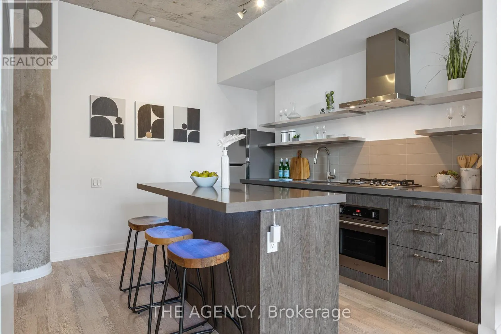 1011 - 560 KING STREET W