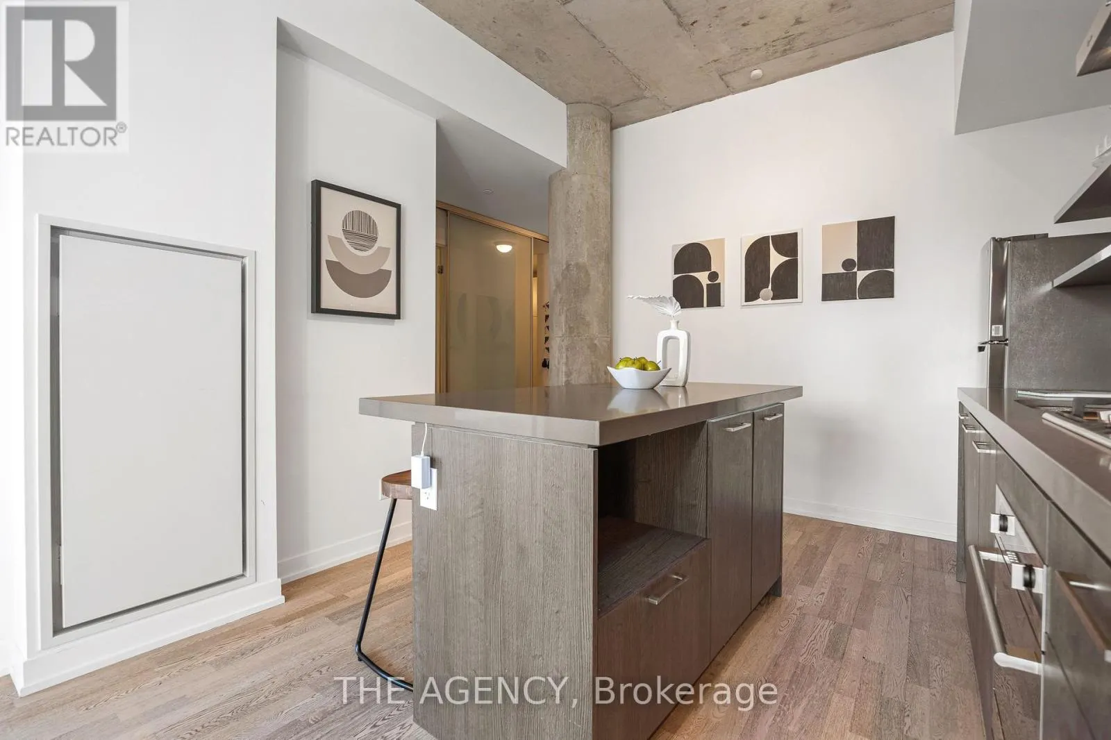 1011 - 560 KING STREET W