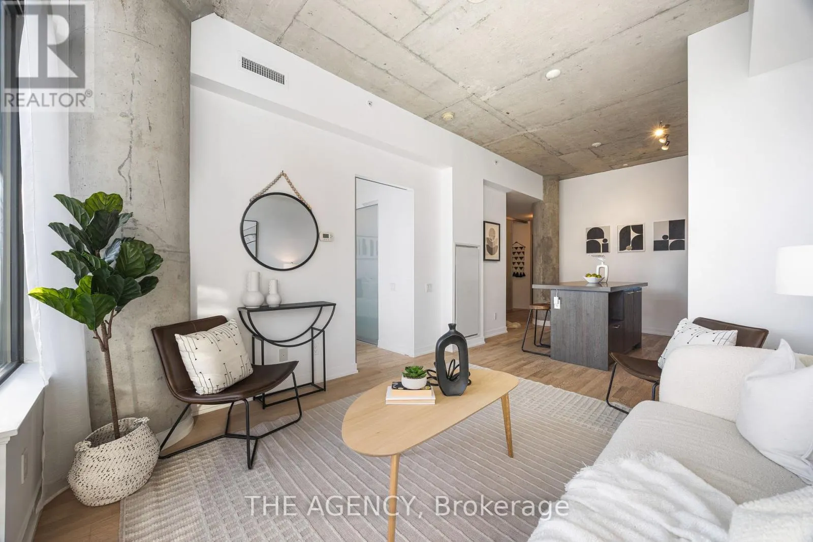 1011 - 560 KING STREET W