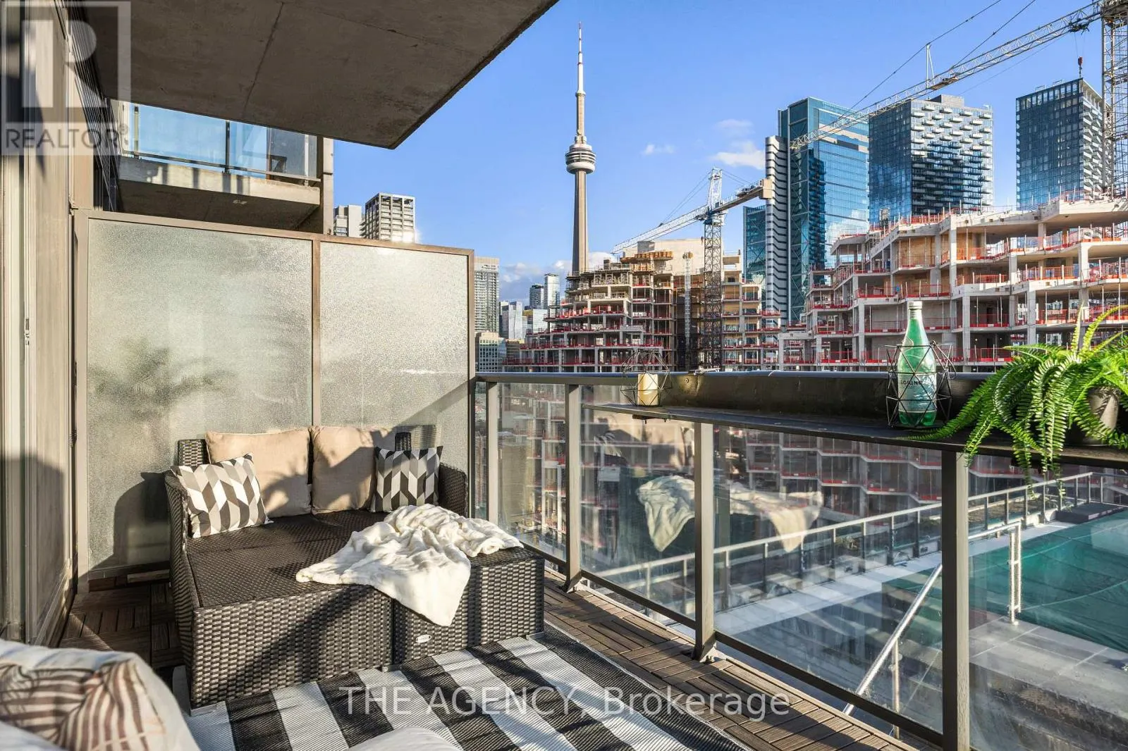 1011 - 560 KING STREET W