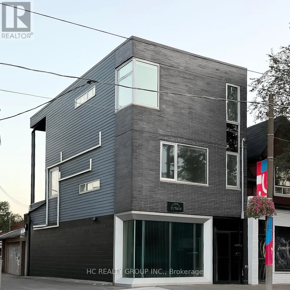 899 DUNDAS STREET W