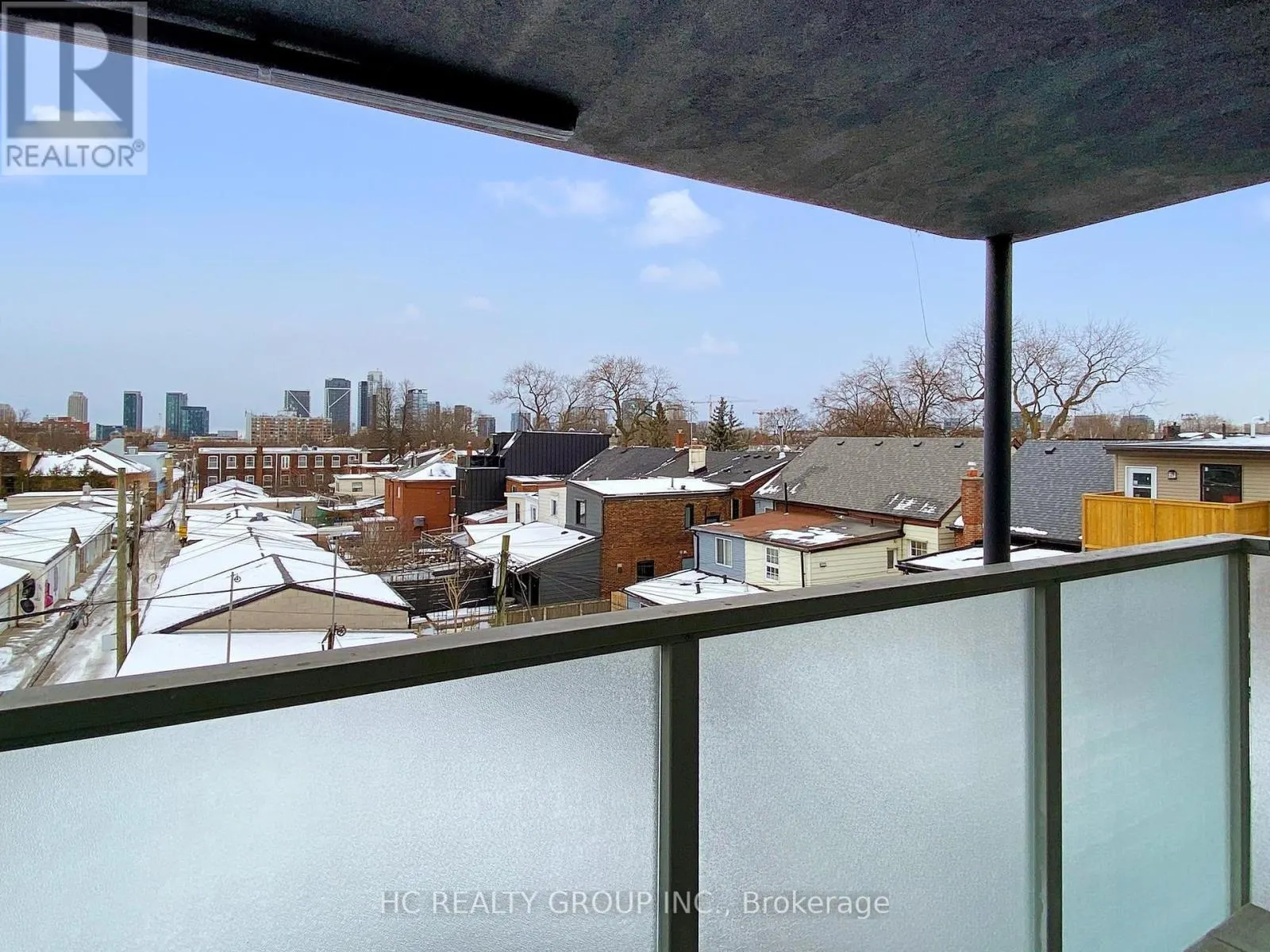 899 DUNDAS STREET W
