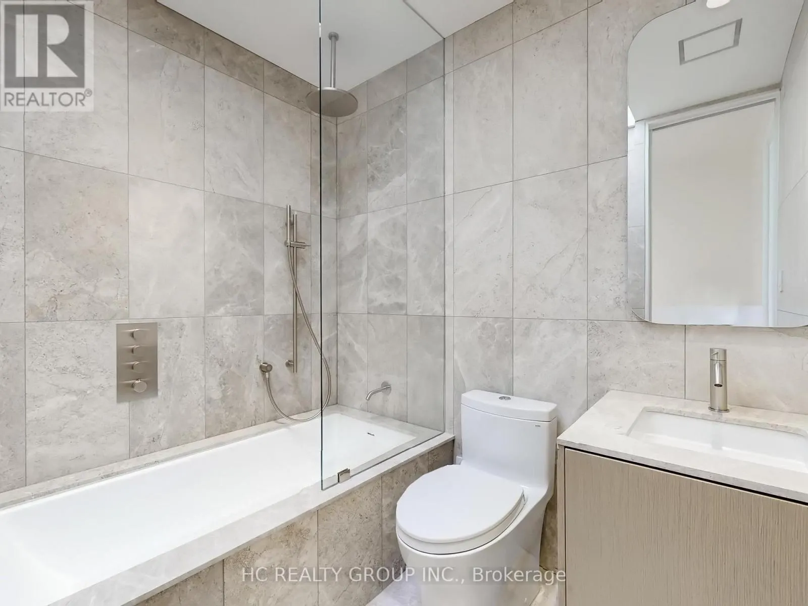 899 DUNDAS STREET W