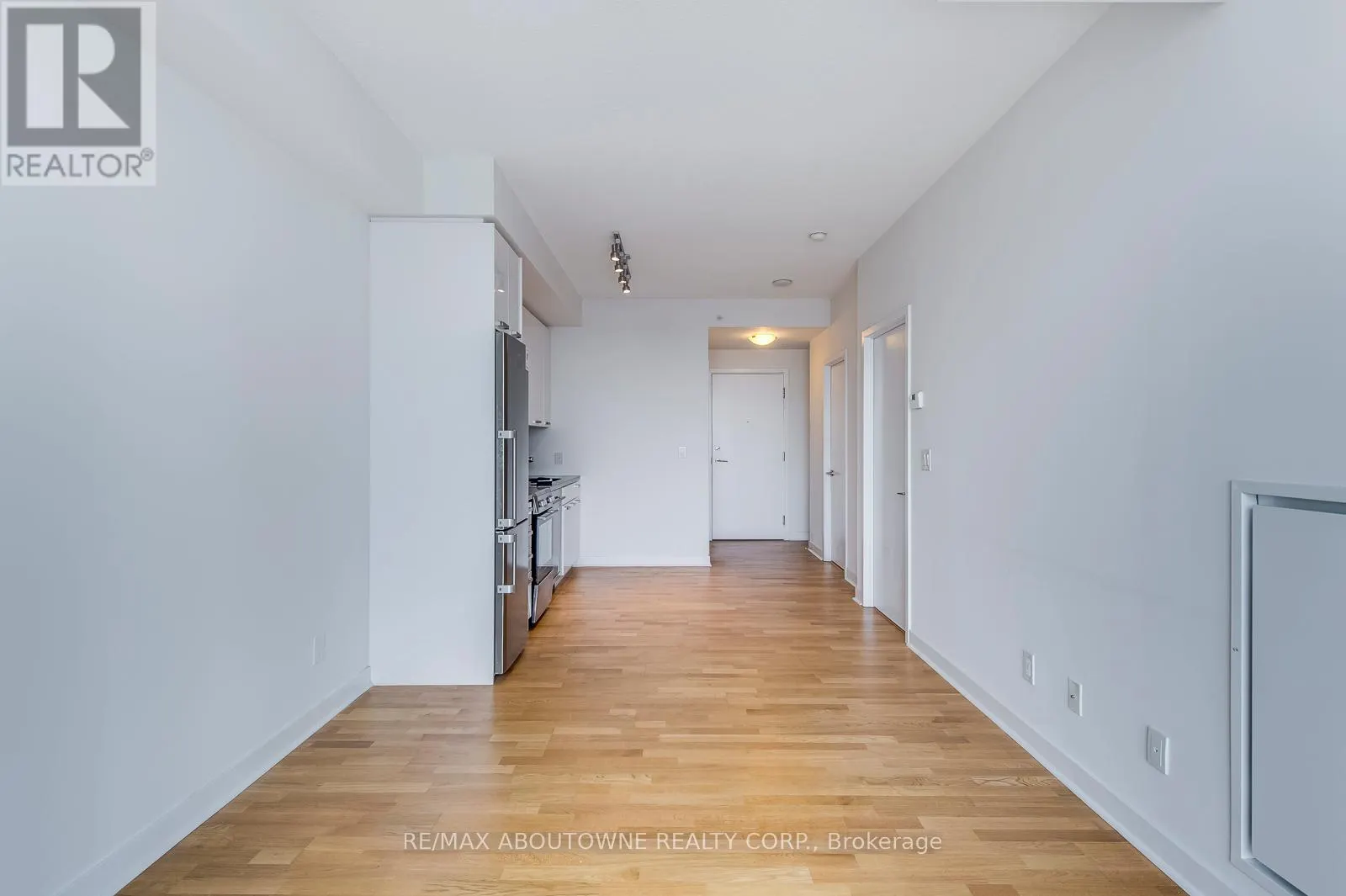 3003 - 295 ADELAIDE STREET W