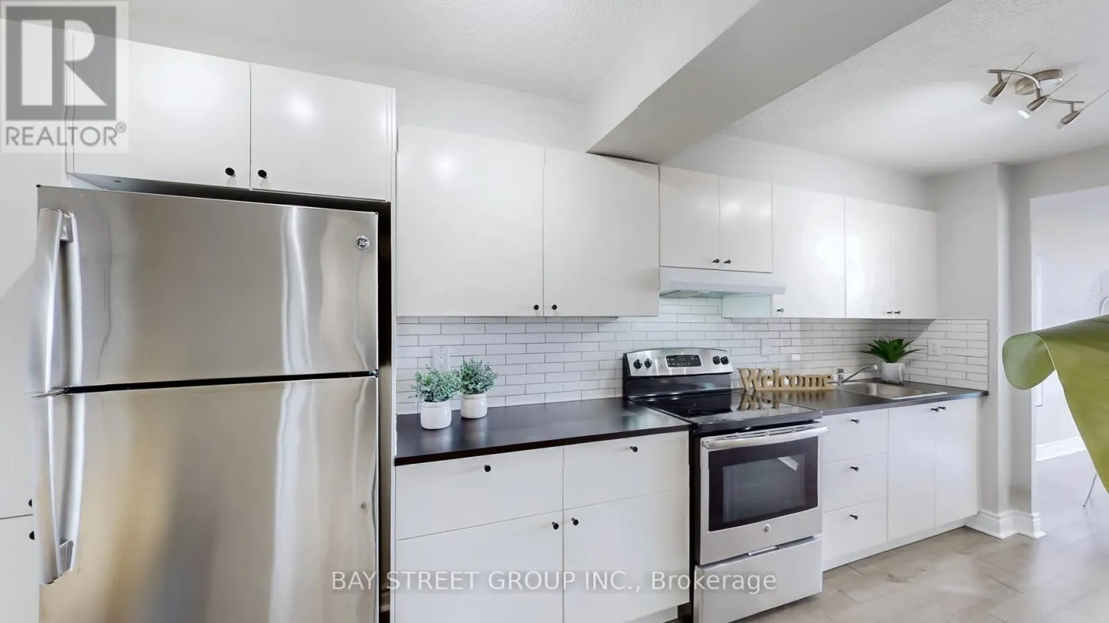 711 - 45 SUNRISE AVENUE