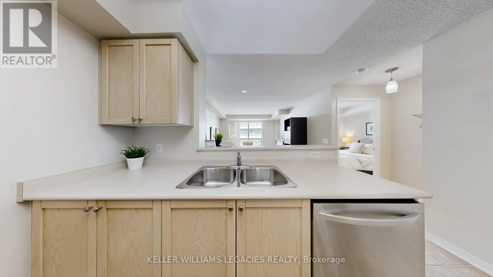 LPH01 - 28 OLIVE AVENUE
