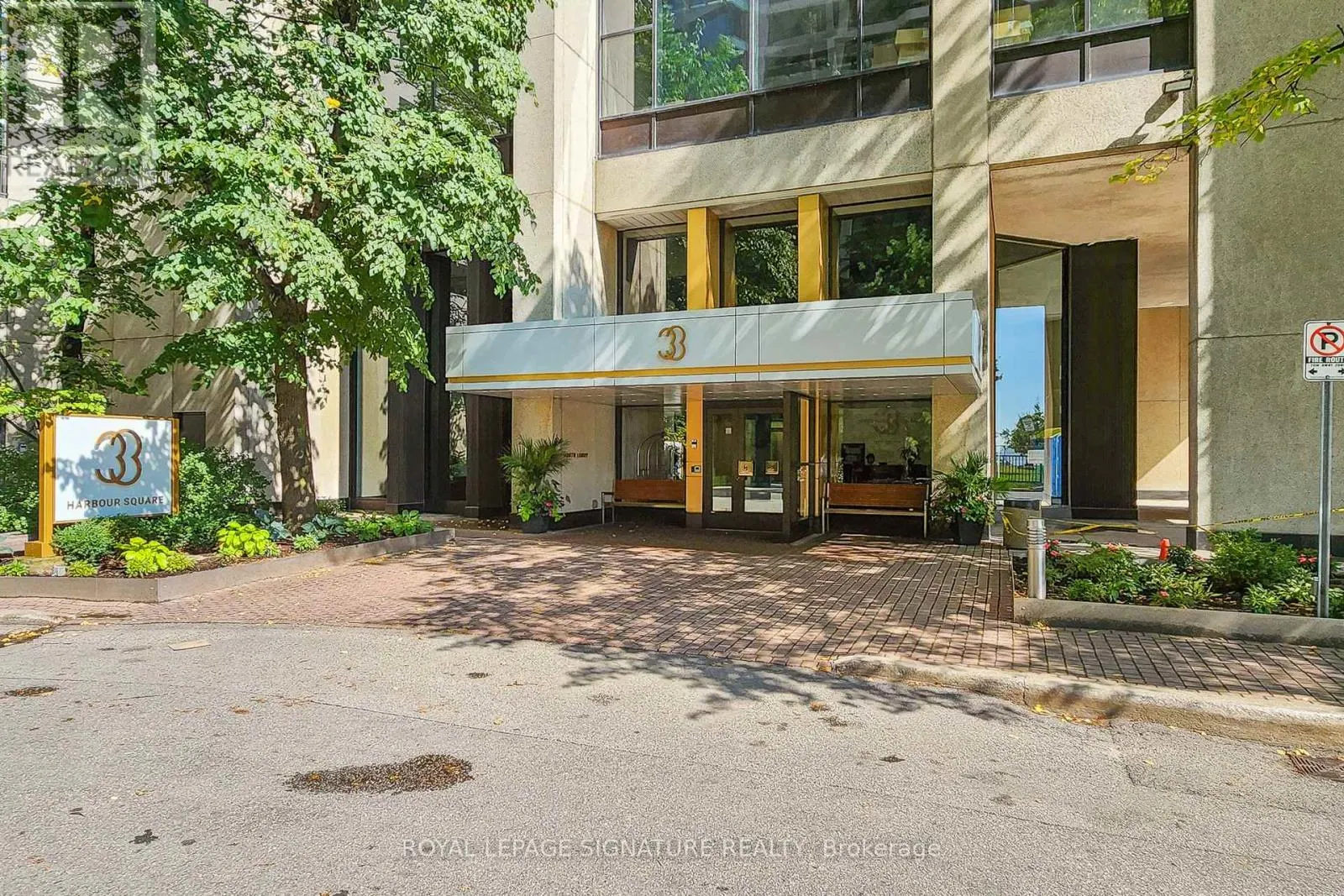 2816 - 33 HARBOUR SQUARE