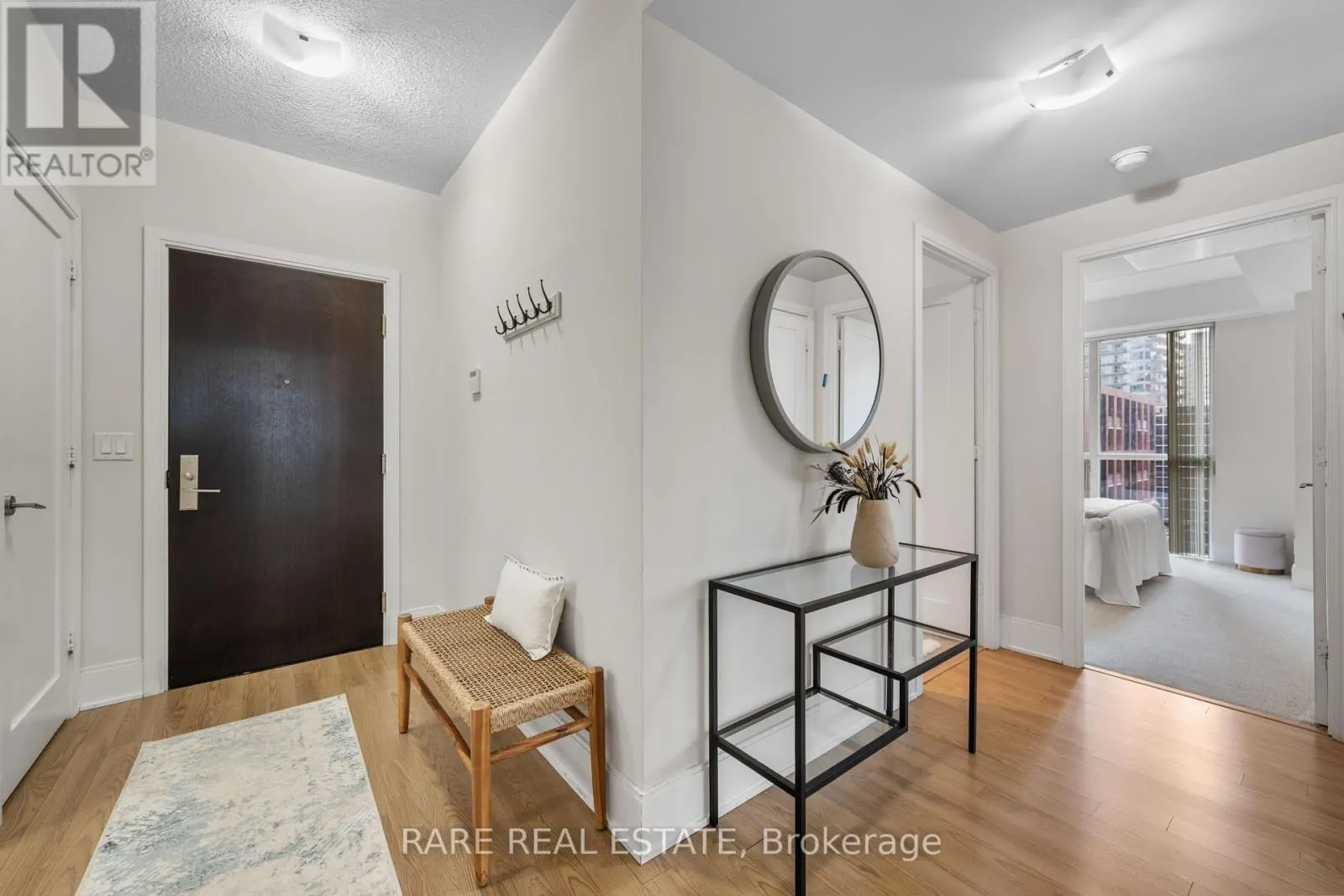 715 - 70 ROEHAMPTON AVENUE