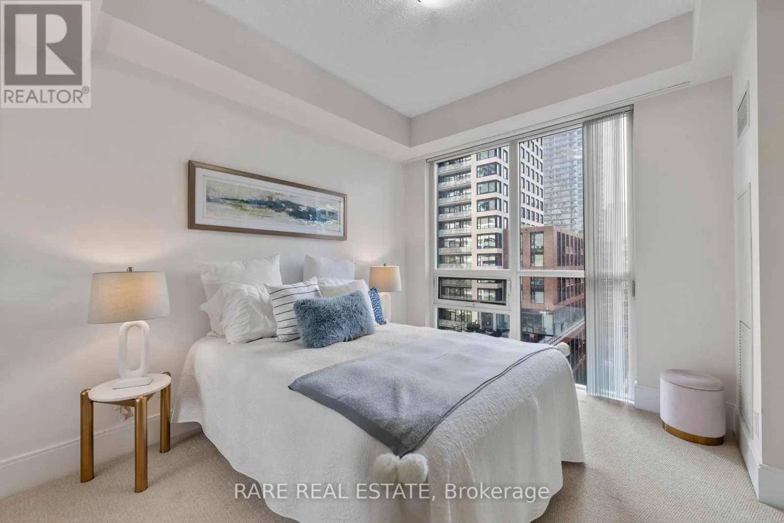 715 - 70 ROEHAMPTON AVENUE