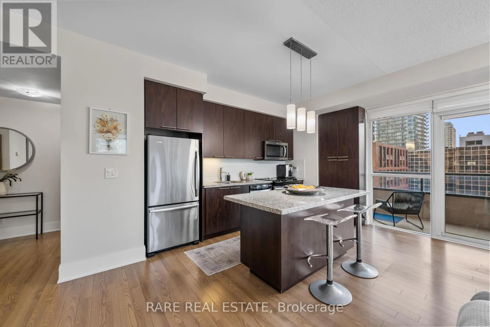 715 - 70 ROEHAMPTON AVENUE