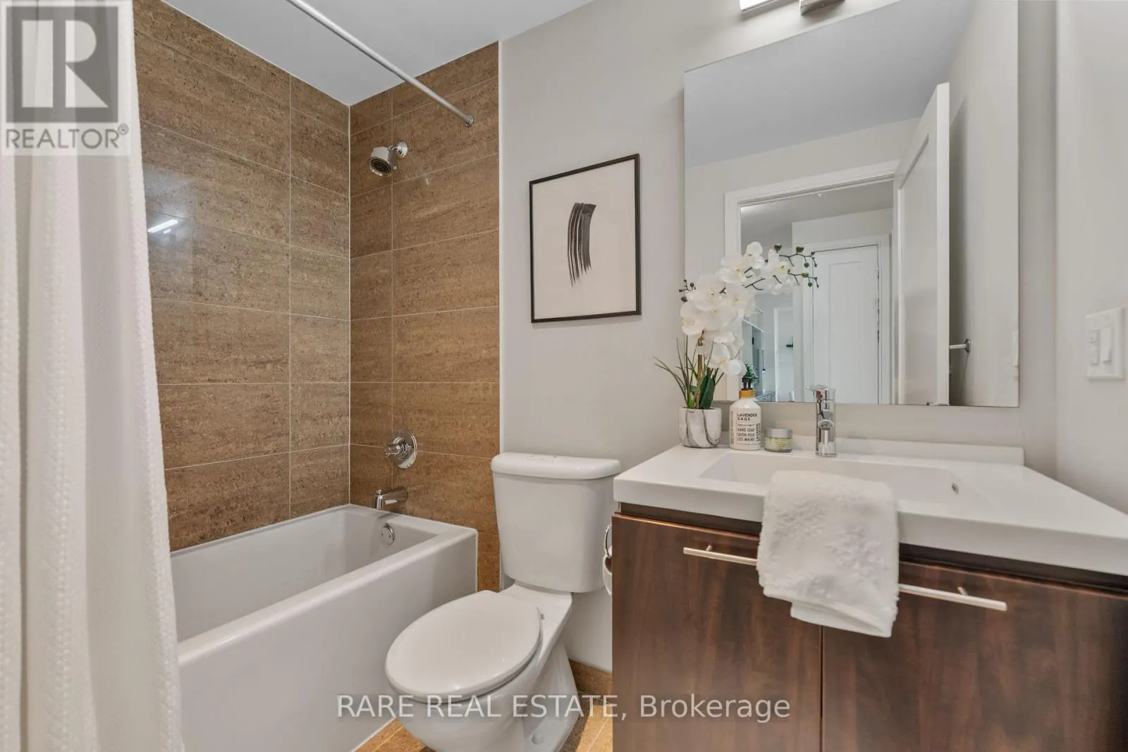 715 - 70 ROEHAMPTON AVENUE