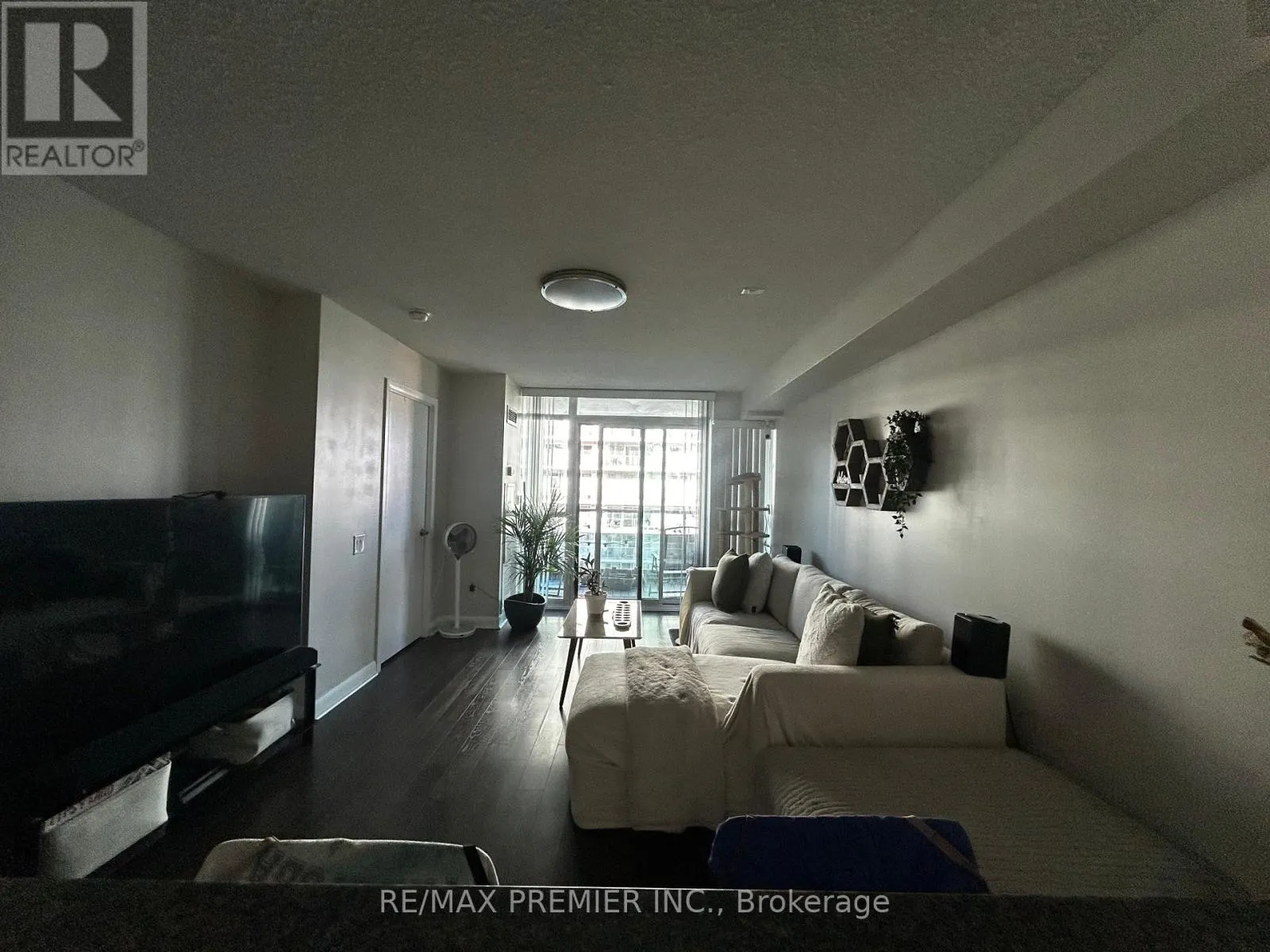 729 - 525 WILSON AVENUE