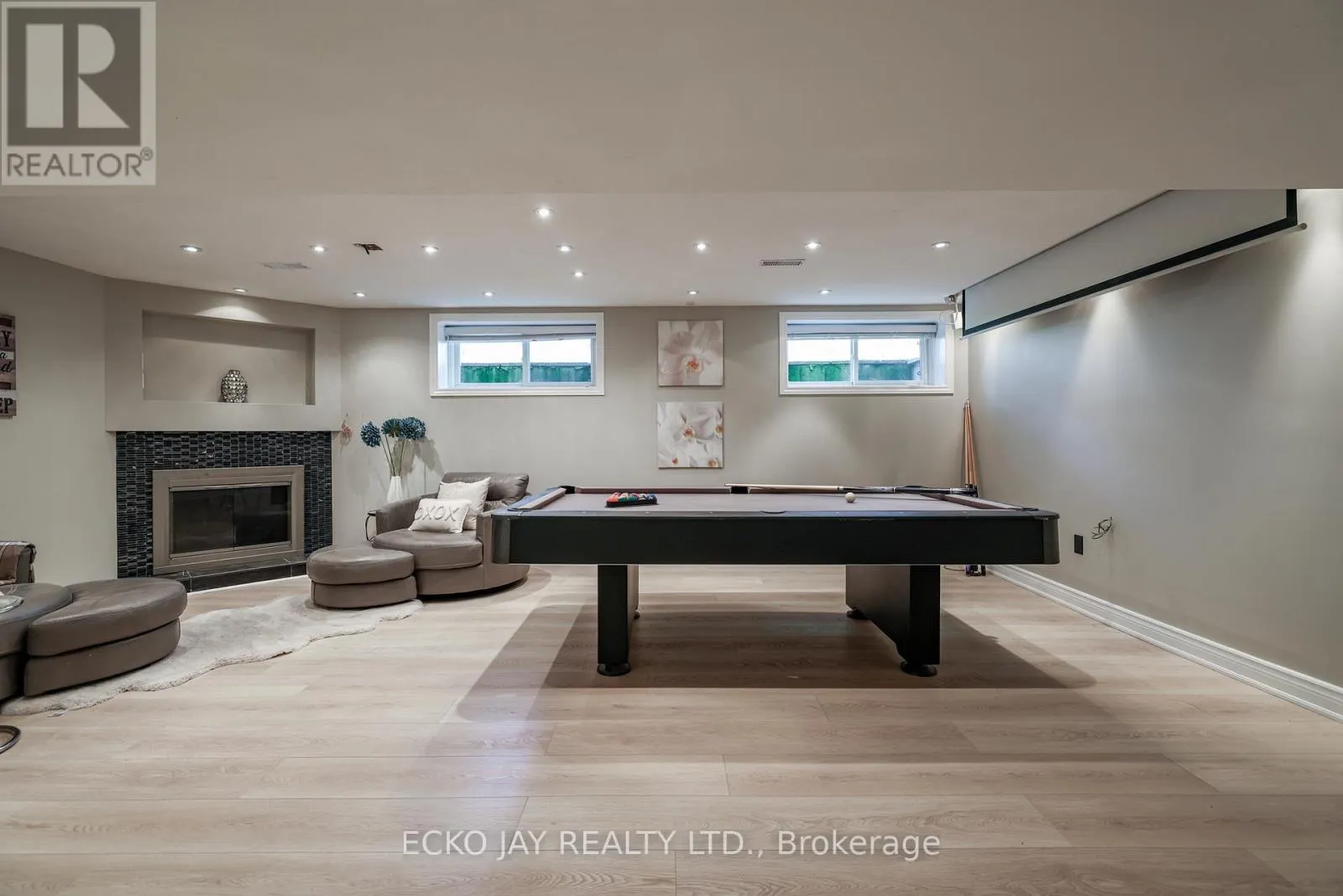24 HIRONDELLE PLACE