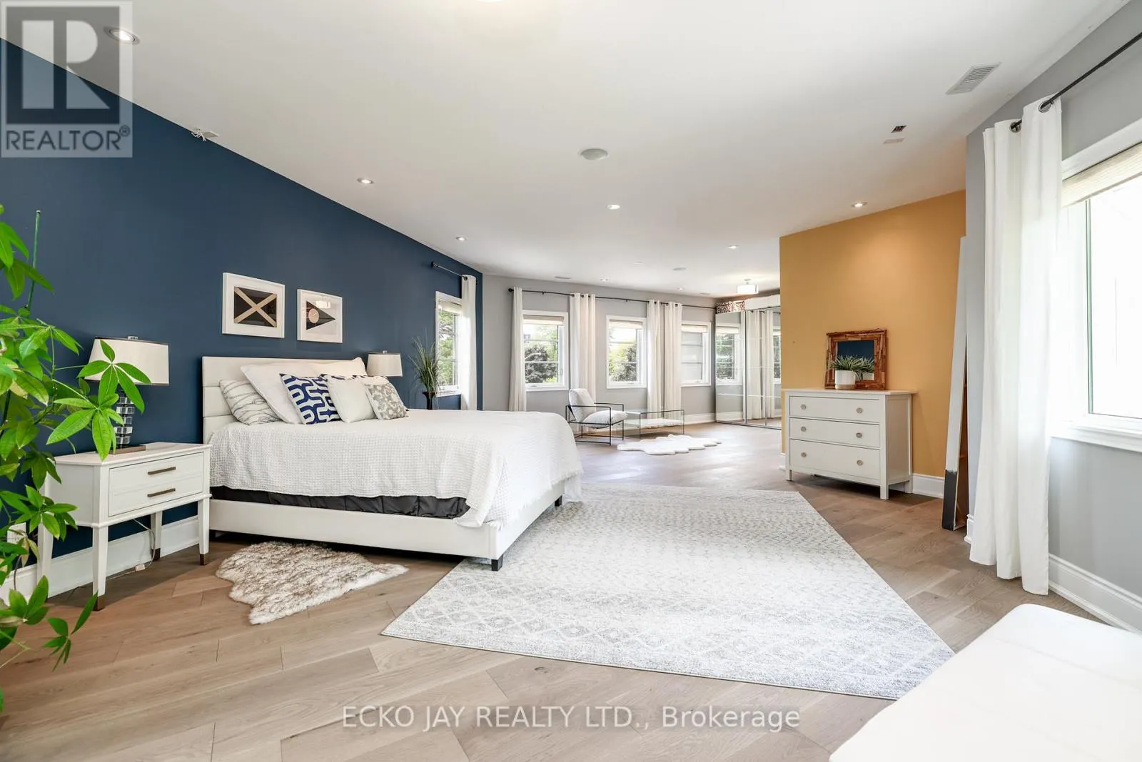 24 HIRONDELLE PLACE