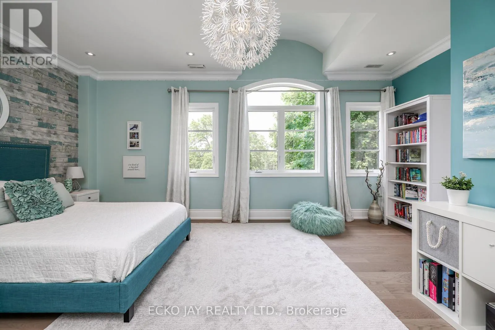 24 HIRONDELLE PLACE