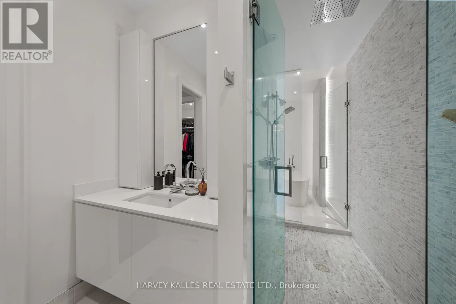 1717B BATHURST STREET