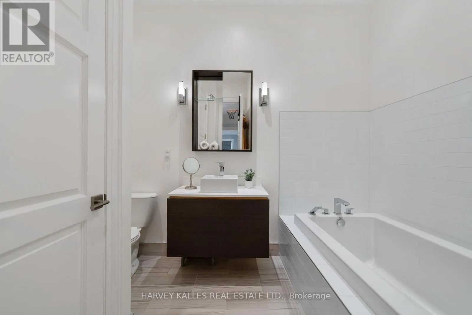 1717B BATHURST STREET