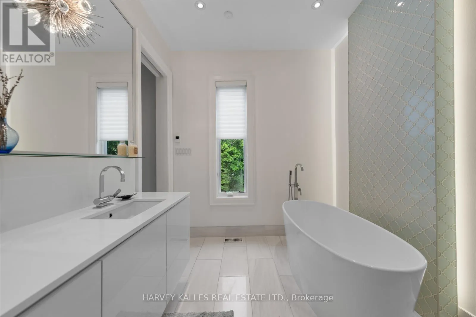 1717B BATHURST STREET