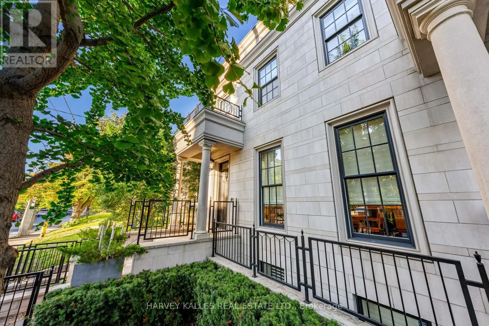 1717B BATHURST STREET
