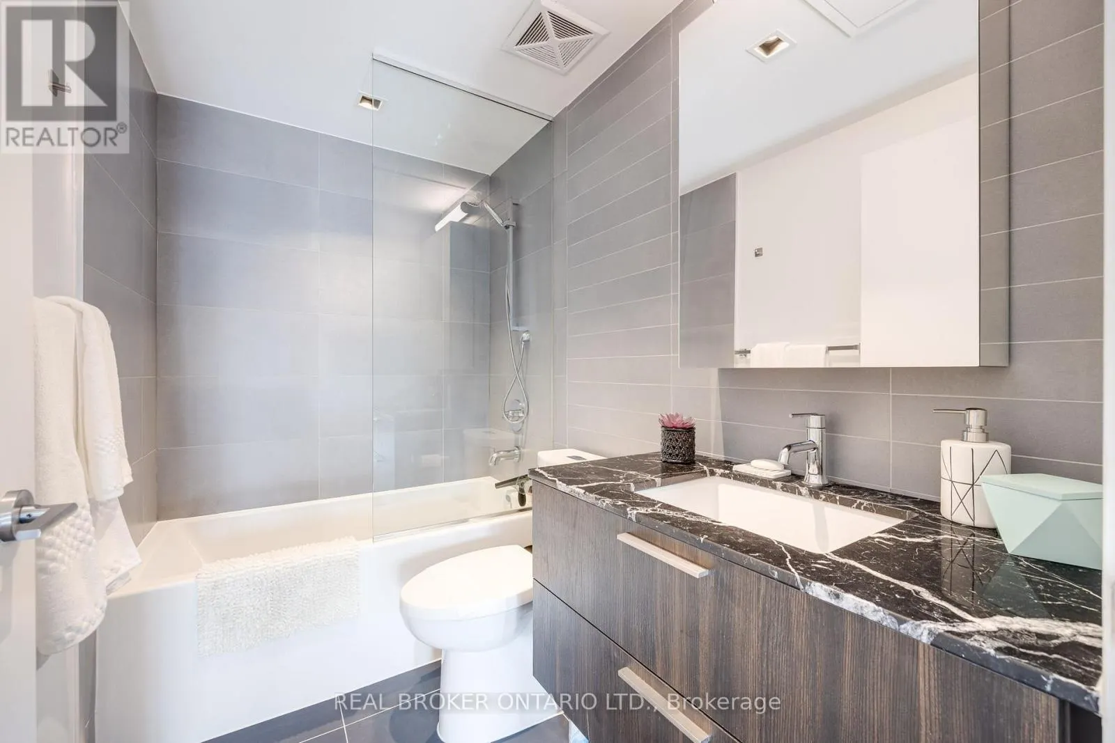 1308 - 501 ADELAIDE STREET W