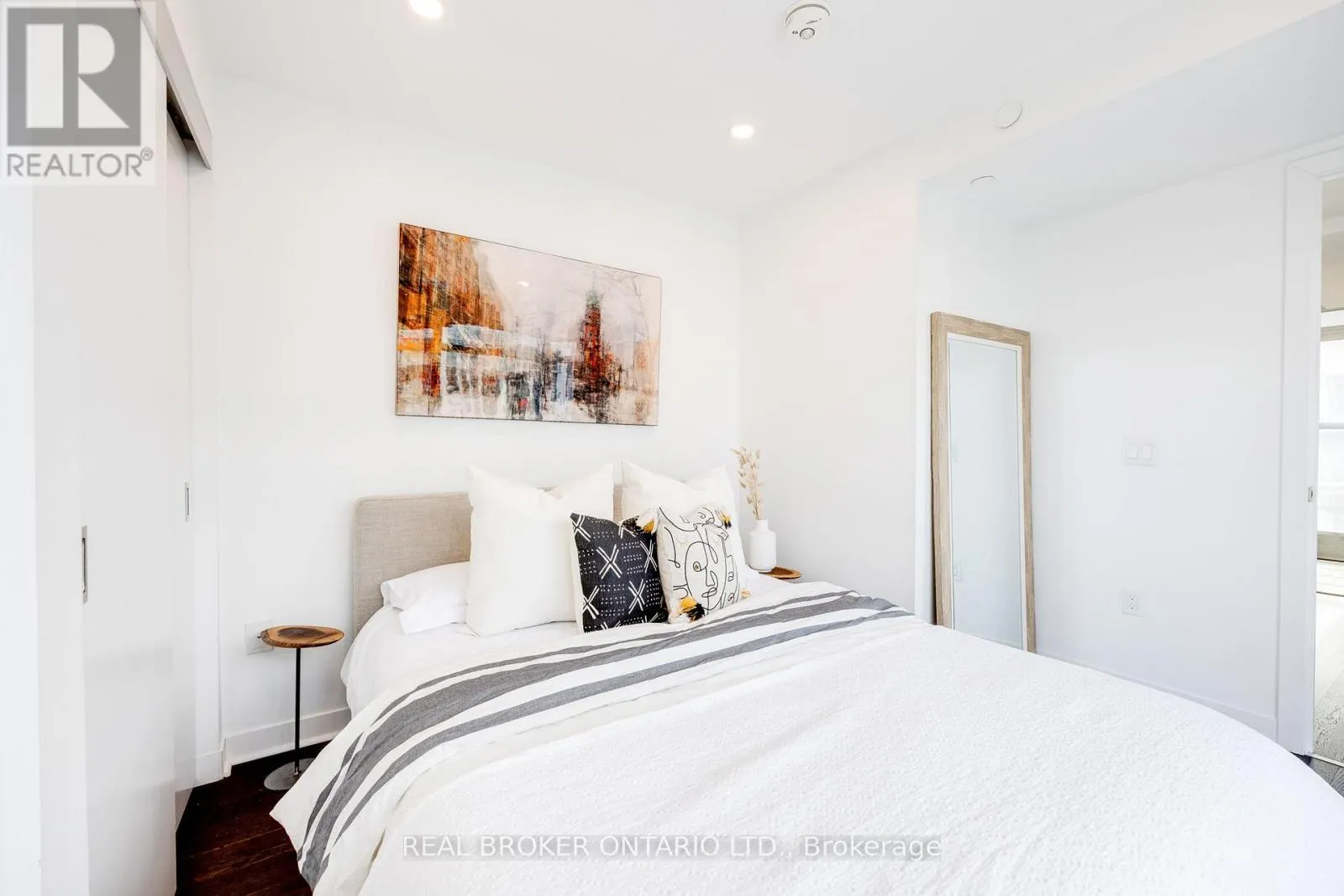 1308 - 501 ADELAIDE STREET W