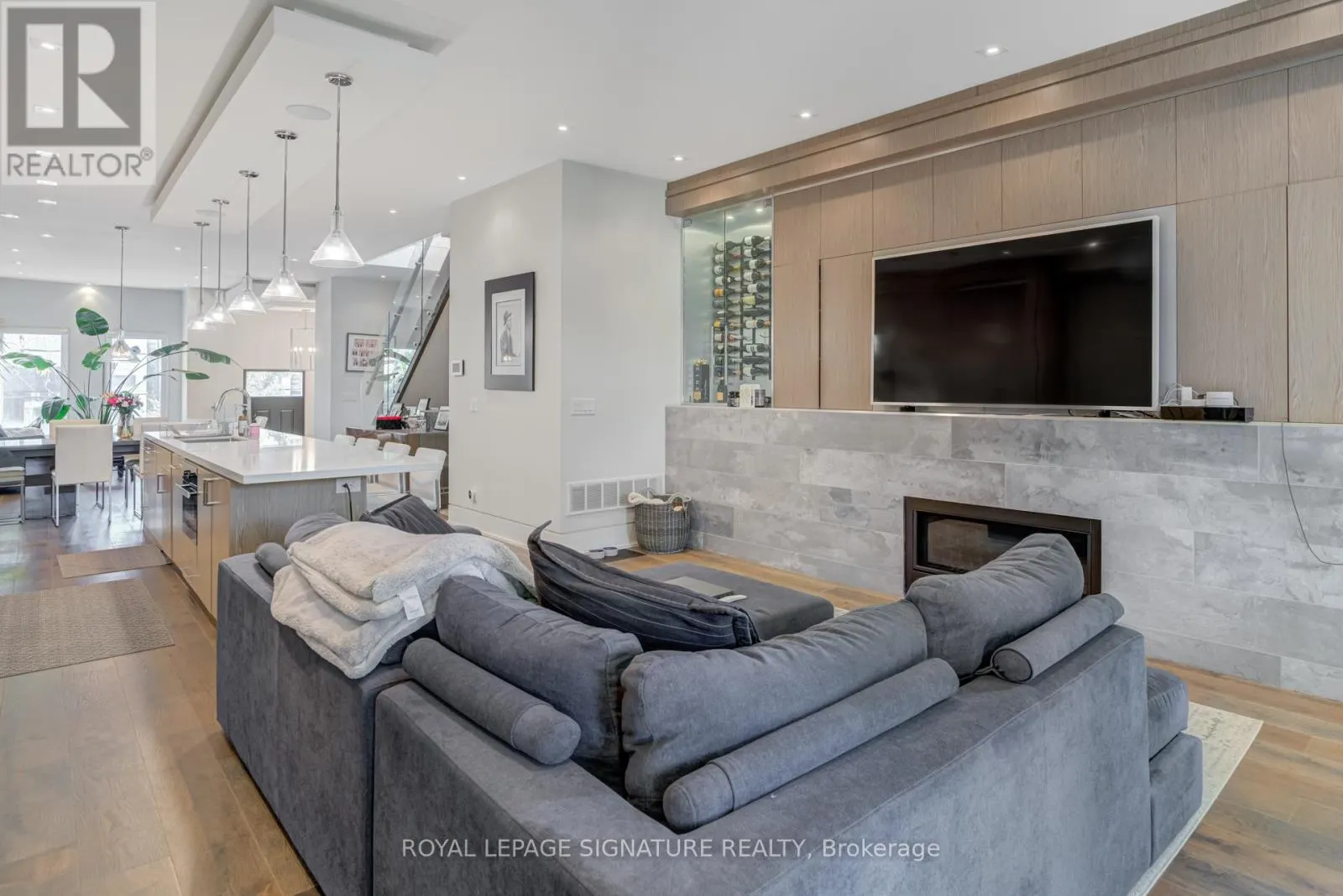 290 DELORAINE AVENUE