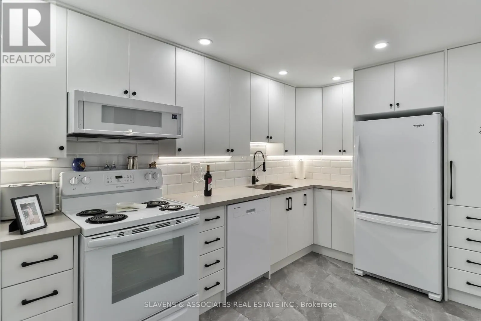 403 - 3300 DON MILLS ROAD
