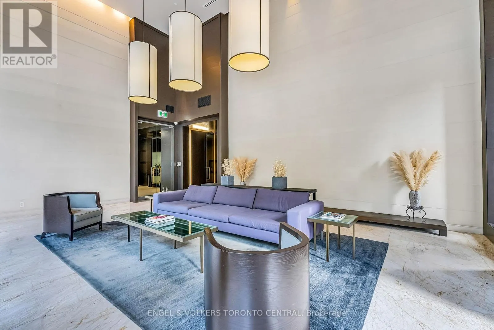 306 - 18 YORKVILLE AVENUE