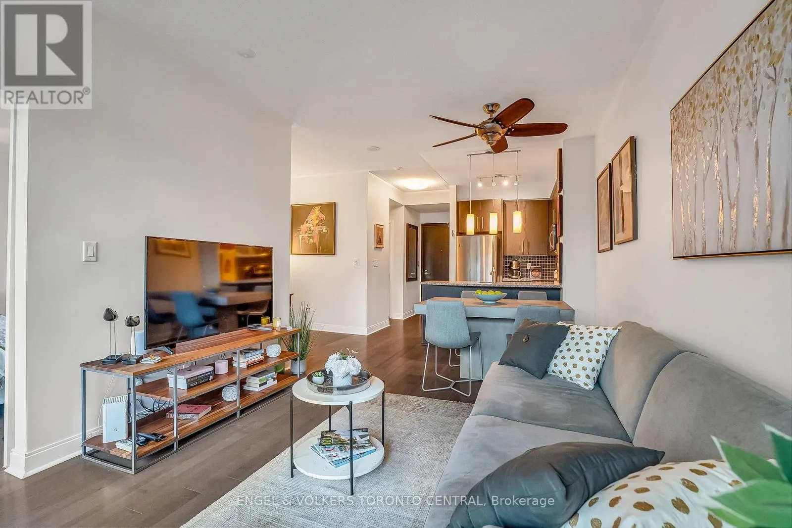 306 - 18 YORKVILLE AVENUE