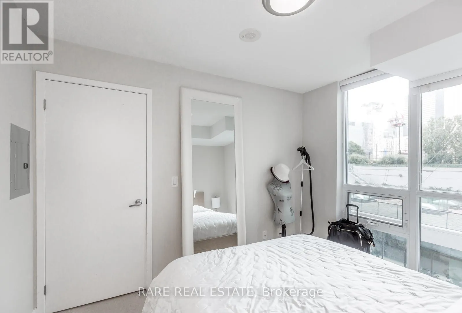 501 - 12 YONGE STREET N