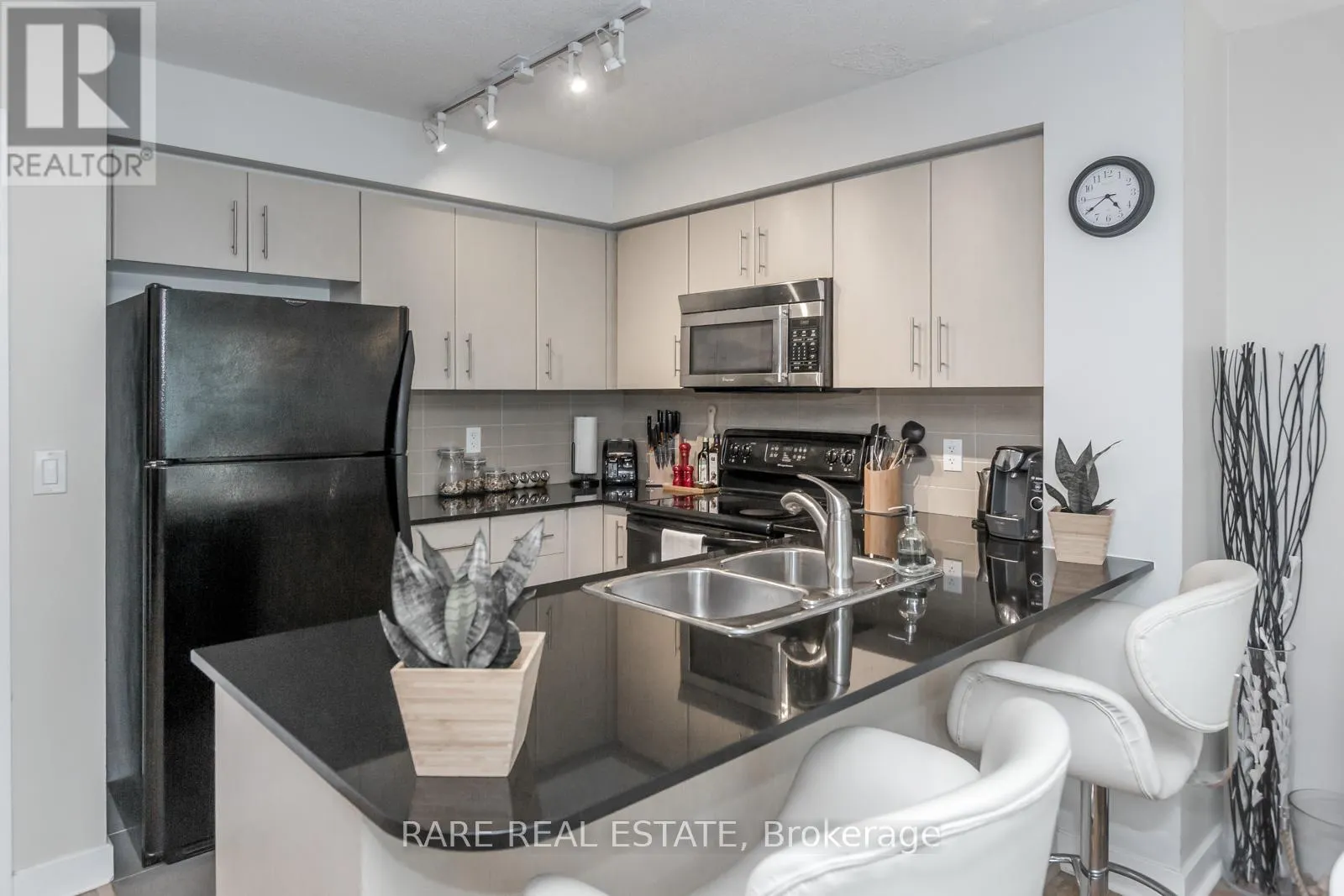 501 - 12 YONGE STREET N
