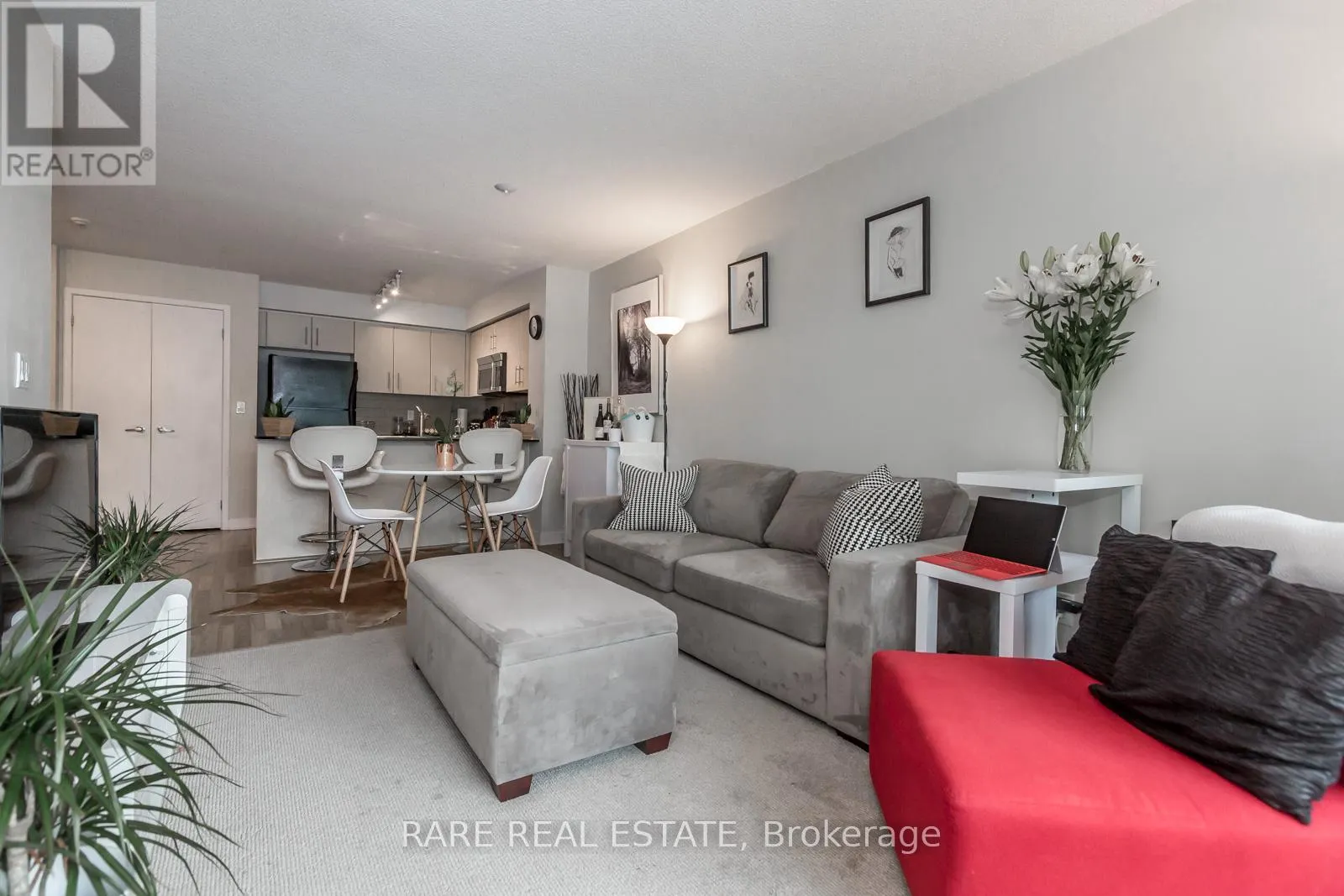 501 - 12 YONGE STREET N
