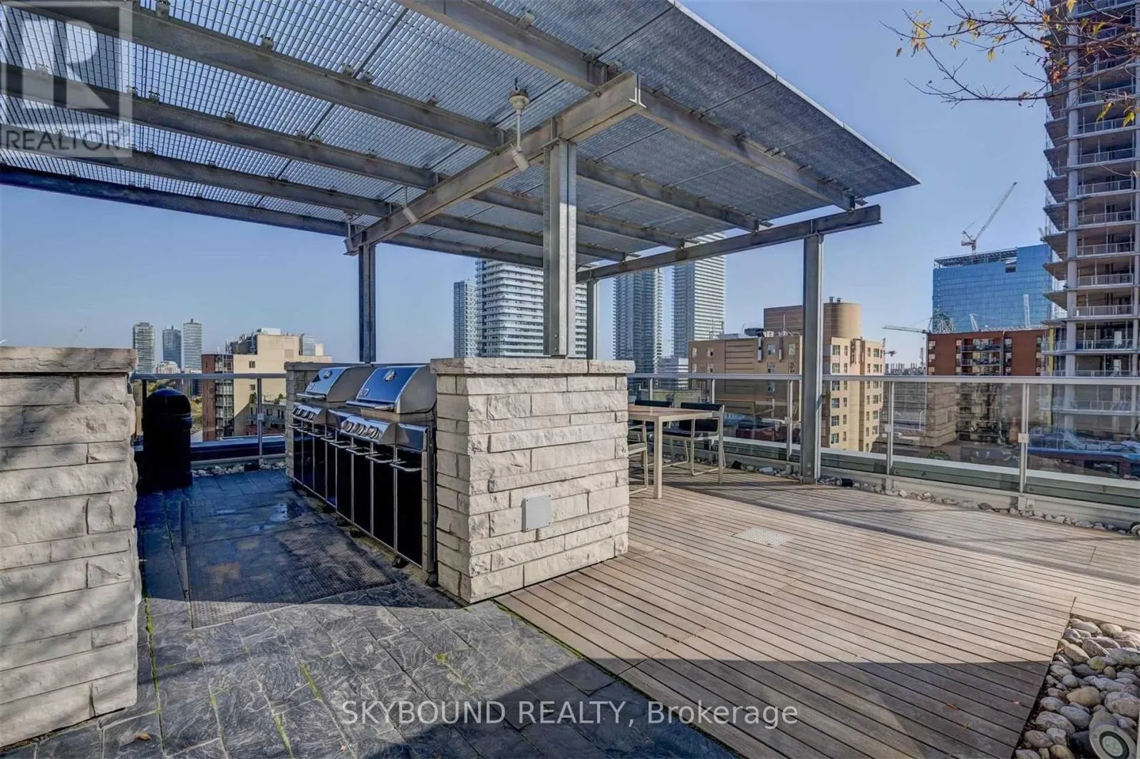 323 - 55 FRONT STREET E