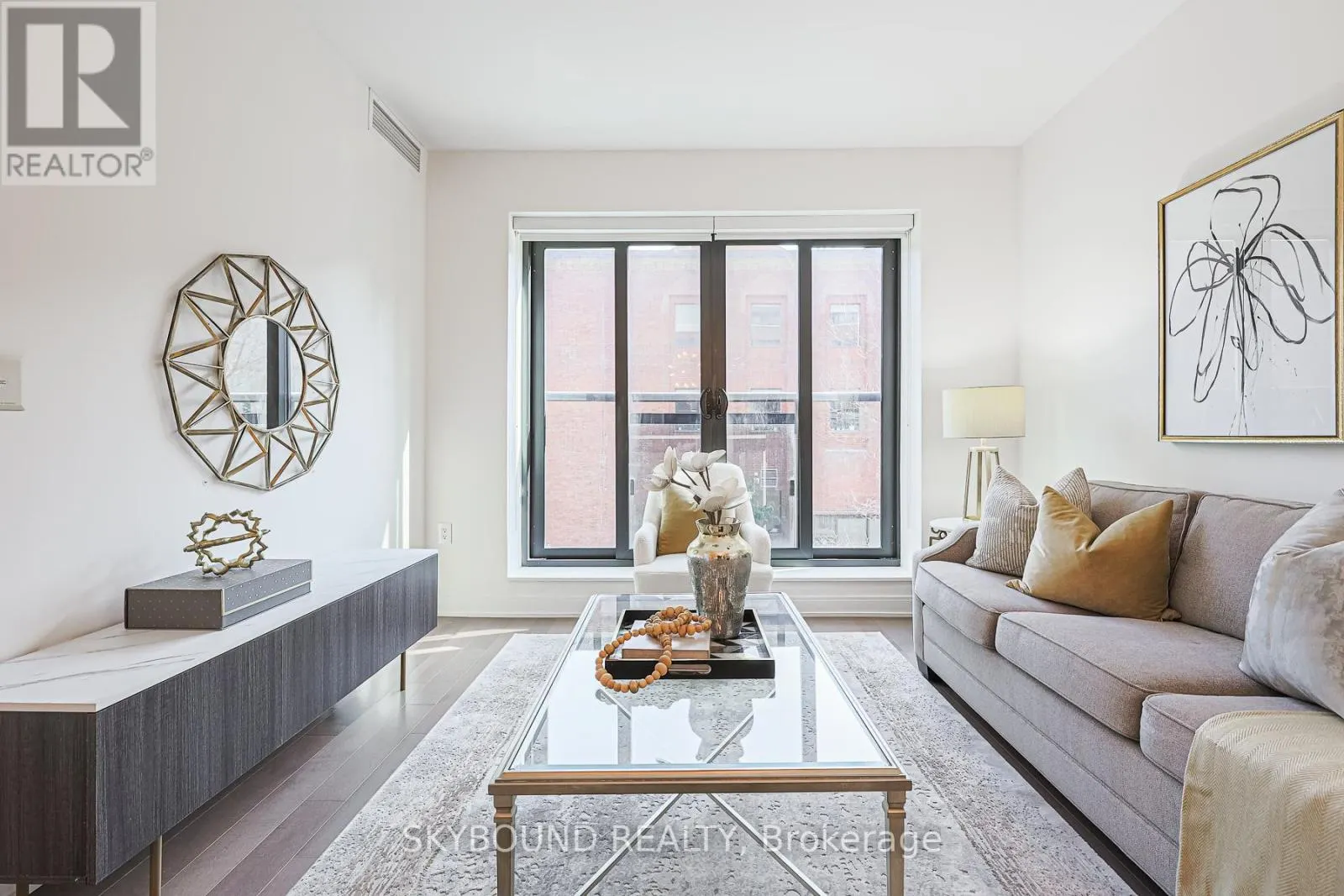323 - 55 FRONT STREET E