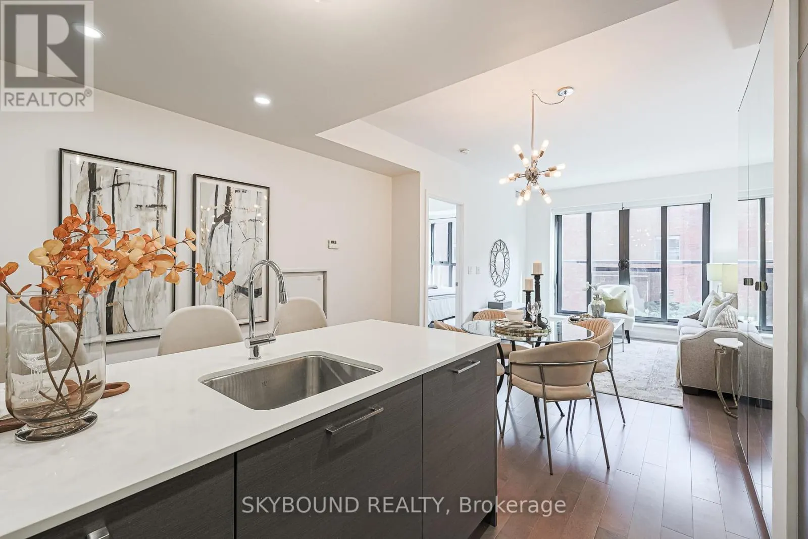 323 - 55 FRONT STREET E