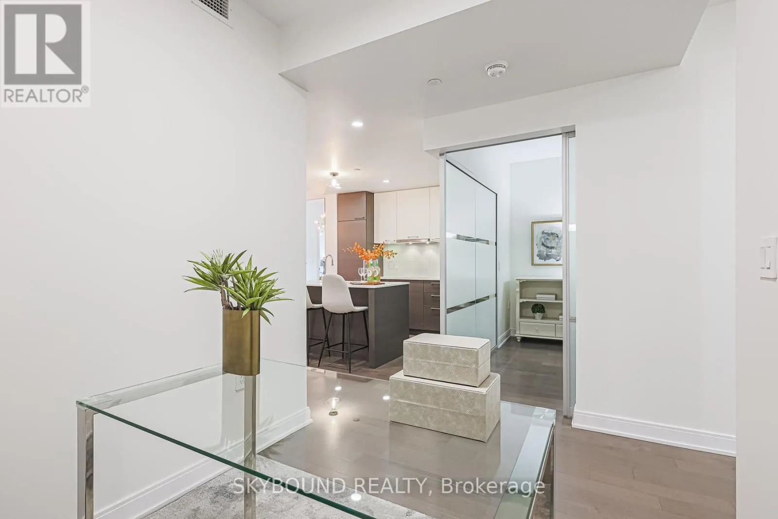 323 - 55 FRONT STREET E