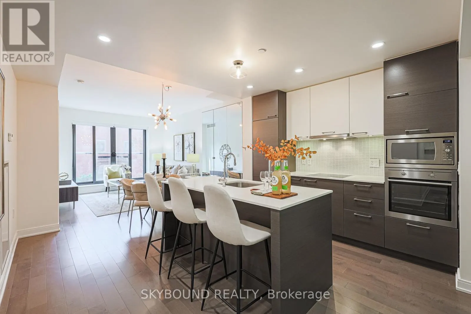 323 - 55 FRONT STREET E