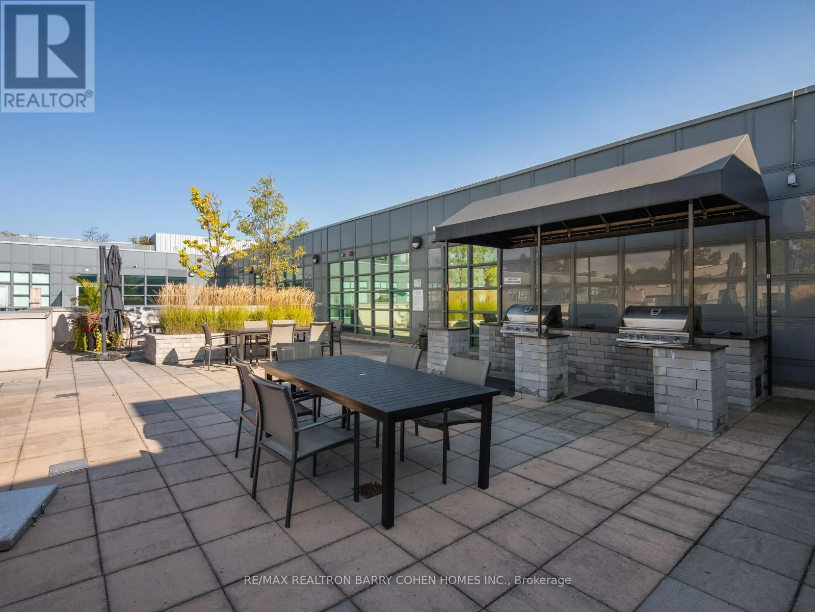 307 - 380 MACPHERSON AVENUE
