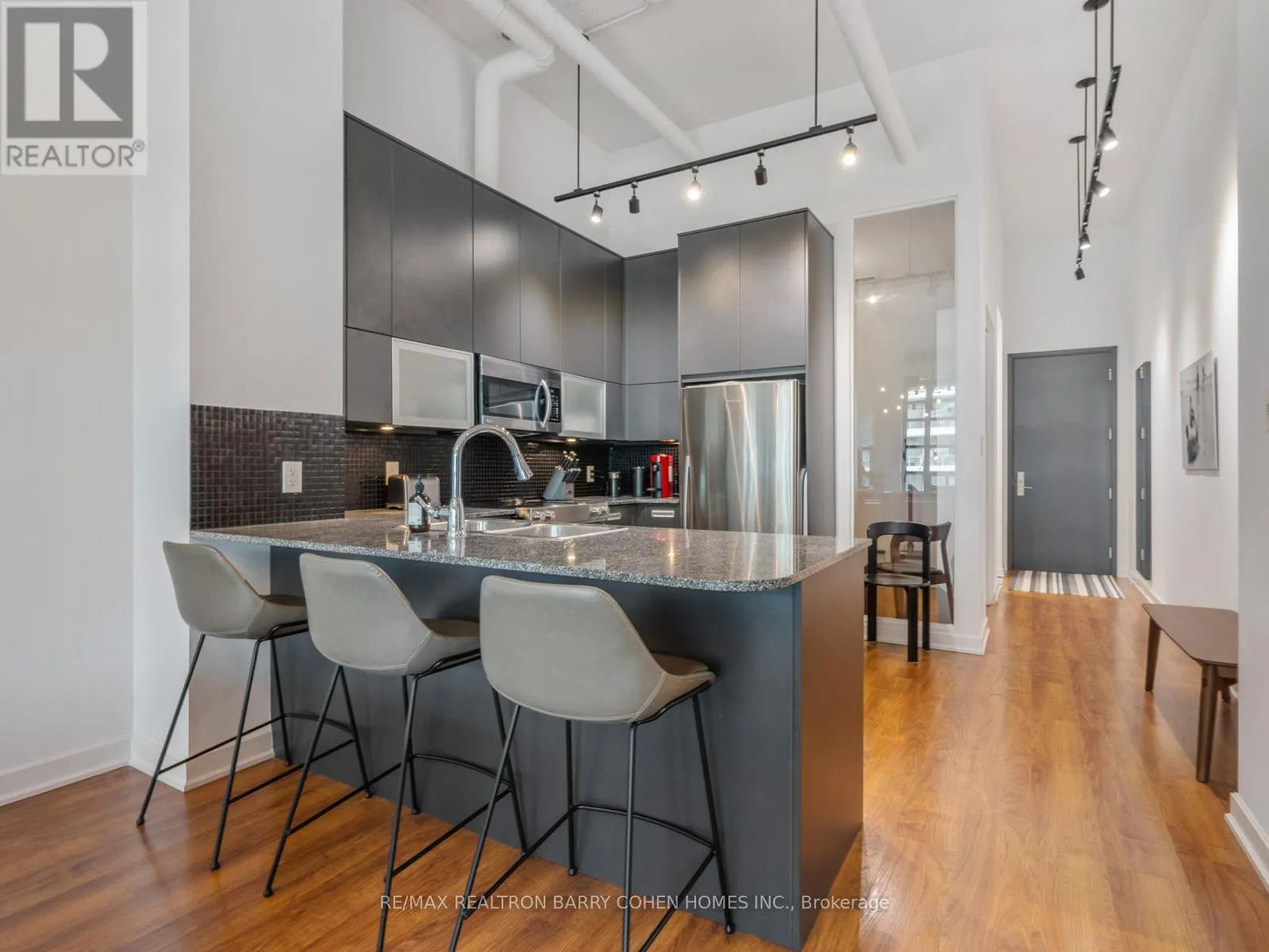 307 - 380 MACPHERSON AVENUE