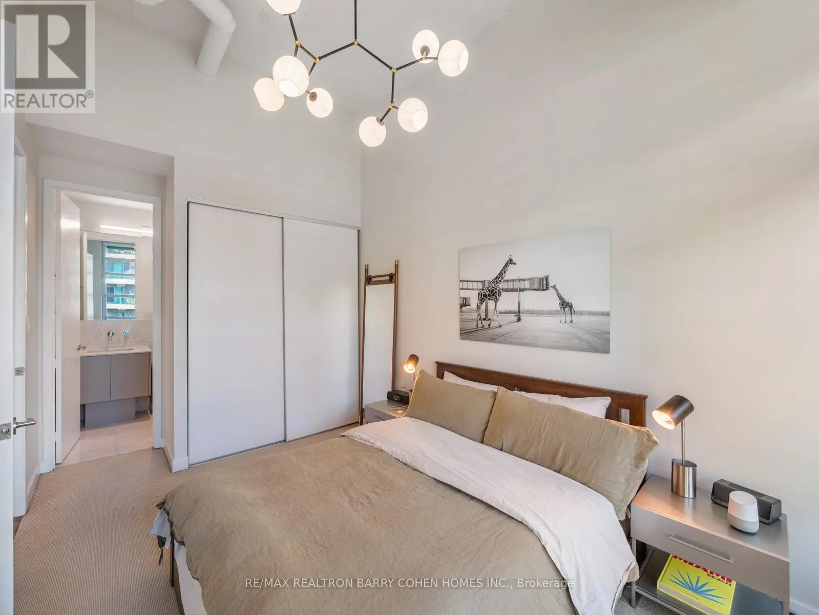 307 - 380 MACPHERSON AVENUE