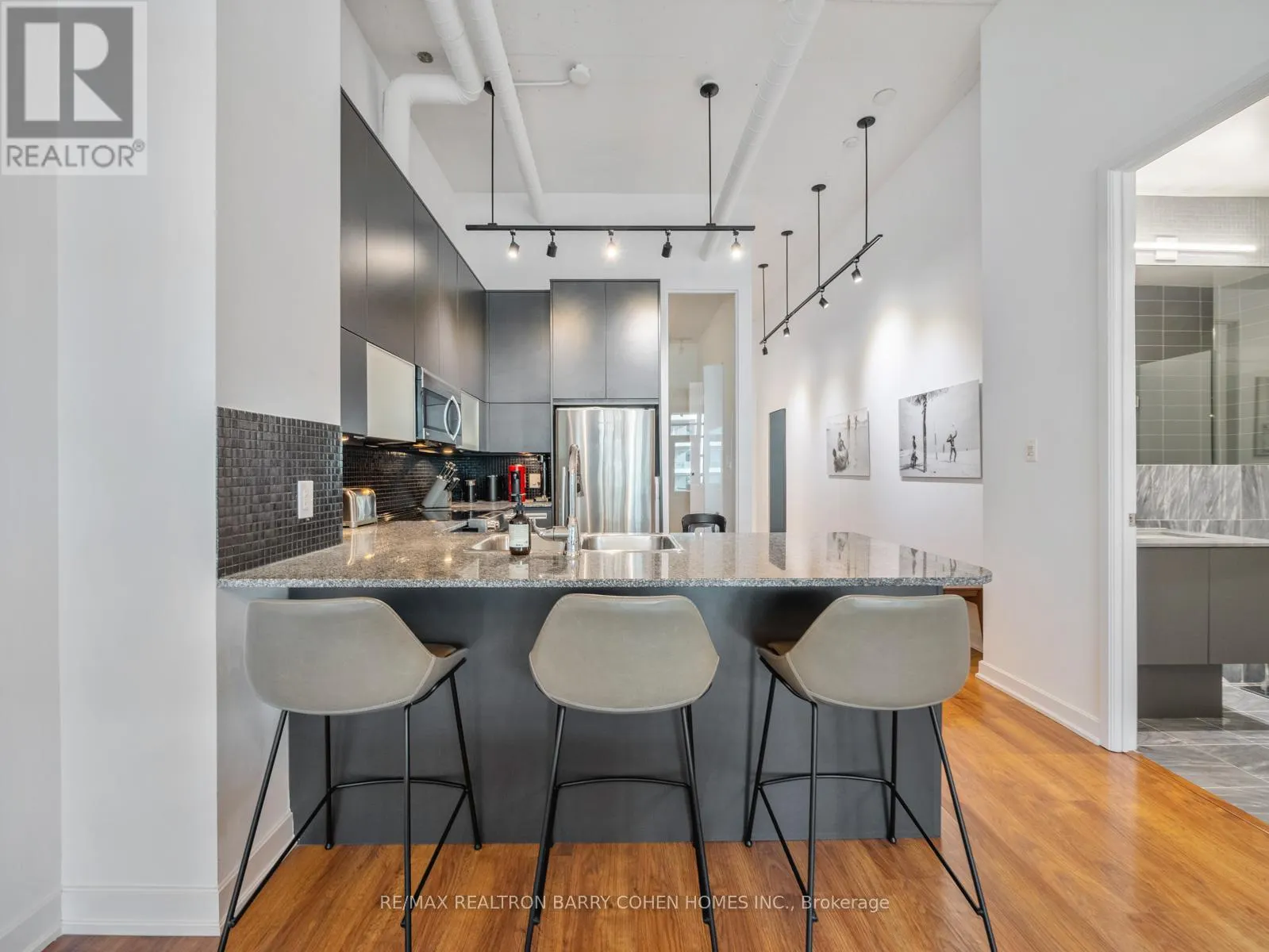 307 - 380 MACPHERSON AVENUE