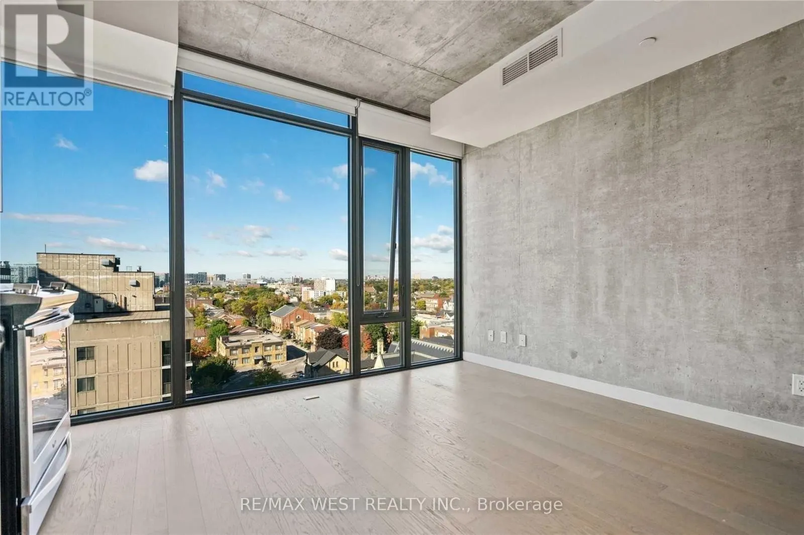 1104 - 111 BATHURST STREET
