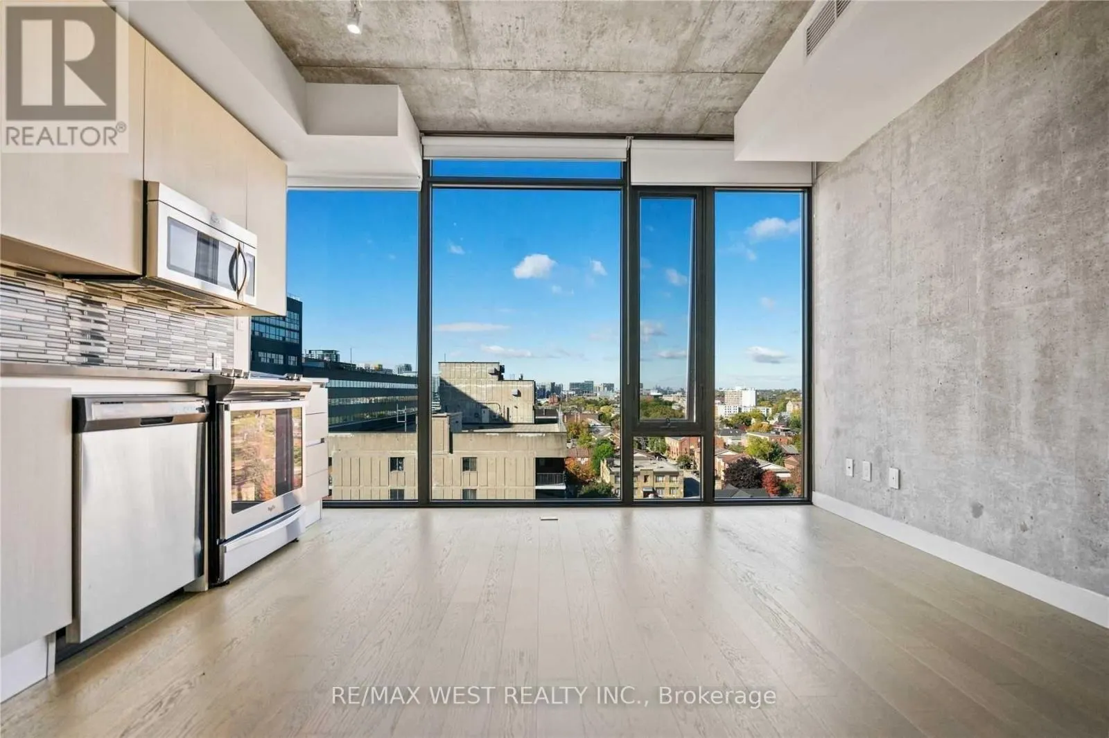 1104 - 111 BATHURST STREET