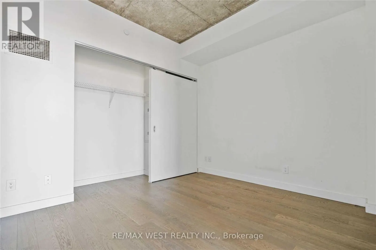 1104 - 111 BATHURST STREET
