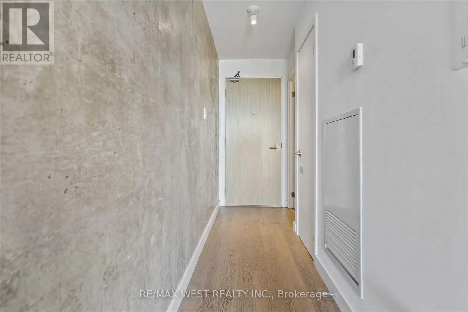 1104 - 111 BATHURST STREET