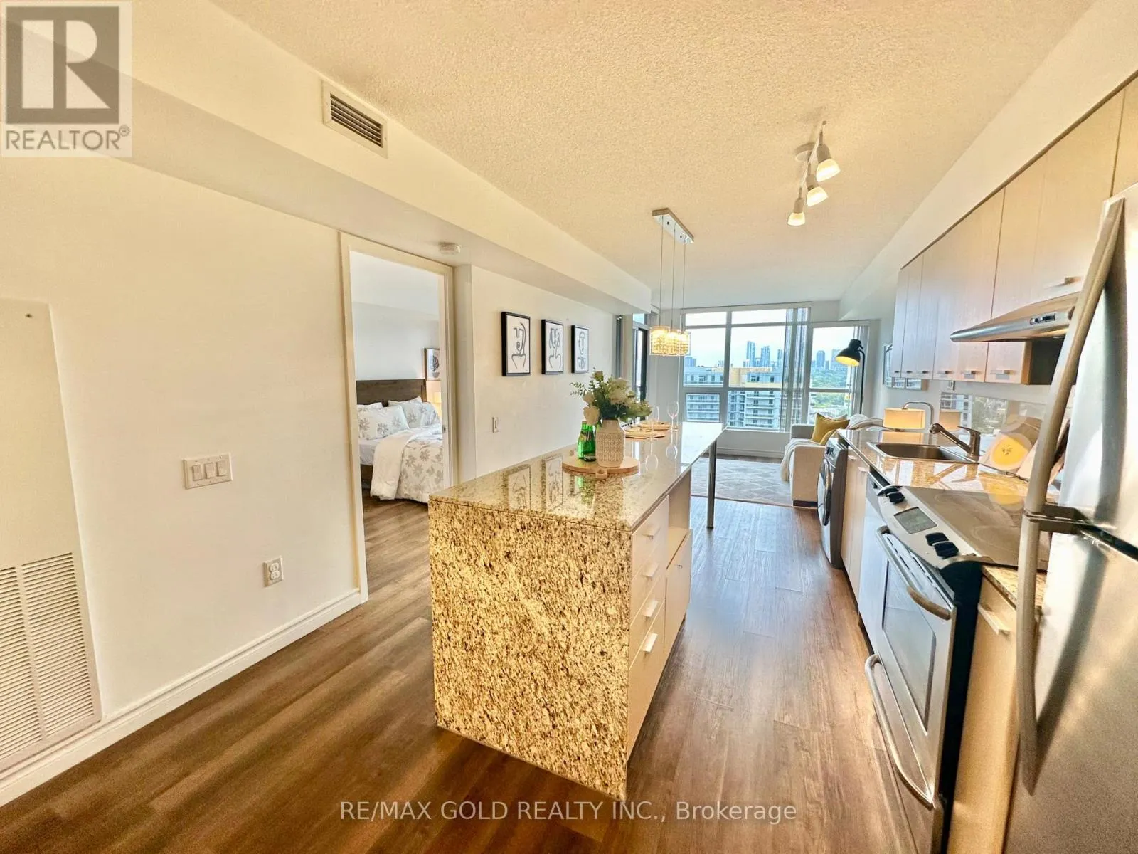 1210 - 29 SINGER COURT
