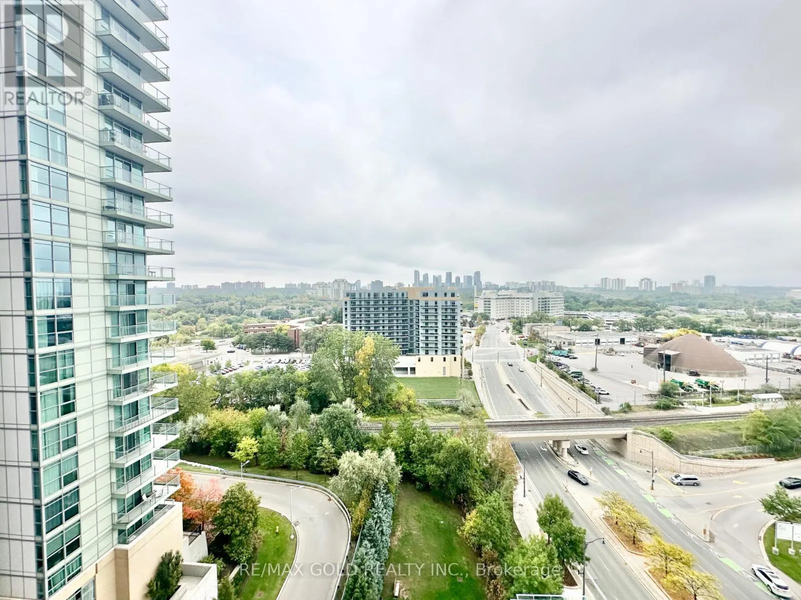 1210 - 29 SINGER COURT